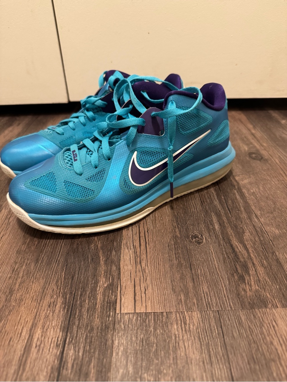 LeBron James Men’s Basketball Sneakers